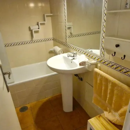 On Maria Luisa Wifi Parking Swimming Pool Apartman *